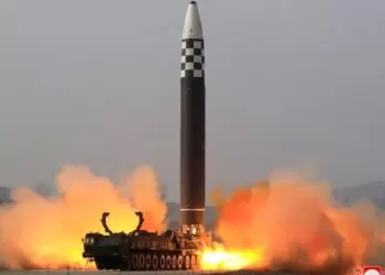 This picture taken on March 24, 2022 and released from North Korea's official Korean Central News Agency (KCNA) on March 25, 2022 shows the test launch of what state media reports a new type inter-continental ballistic missile (ICBM), the Hwasongpho-17 of North Korea's strategic forces in an undisclosed location in North Korea. - North Korea faked the launch of what analysts have dubbed its "monster missile" last week, Seoul's military said on March 30, 2022, adding that the test was, in reality, likely the same intercontinental ballistic missile Pyongyang fired in 2017.
North Korea on March 25 claimed to have successfully test-fired a Hwasong-17 missile, but South Korea's defence ministry told AFP that Seoul and Washington have now concluded that the launch was actually of a Hwasong-15, an ICBM that Pyongyang test-fired in 2017. (Photo by KCNA VIA KNS / AFP) / South Korea OUT / ---EDITORS NOTE--- RESTRICTED TO EDITORIAL USE - MANDATORY CREDIT "AFP PHOTO/KCNA VIA KNS" - NO MARKETING NO ADVERTISING CAMPAIGNS - DISTRIBUTED AS A SERVICE TO CLIENTS / THIS PICTURE WAS MADE AVAILABLE BY A THIRD PARTY. AFP CAN NOT INDEPENDENTLY VERIFY THE AUTHENTICITY, LOCATION, DATE AND CONTENT OF THIS IMAGE --- /