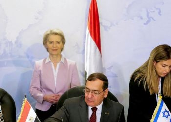 European Commission President Ursula Von Der Leyen looks on as EU Energy Commissioner Kadri Simson, Egyptian Minister of Petroleum Tarek El Molla and Israeli Minister of National Infrastructures, Energy and Water Resources Karine Elharrar sign an agreement during a ministerial meeting of the East Mediterranean Gas Forum (EMGF) in Cairo, Egypt, June 15, 2022. REUTERS/Shokry Hussien